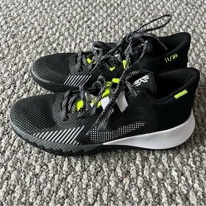 Boys size 6.5 Nike Kyrie sneakers